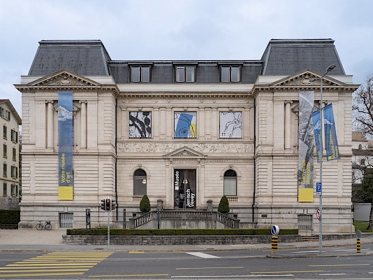 Vue de la façade du musée. Photographie : Julien Gremaud
