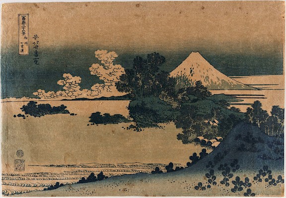 Katsushika Hokusai (Tokyo 1760 - 1849 Tokyo), La plage de Shichiri dans la
province de Sagami [Soshū Shichiri-ga-hama], planche 13 de la série des
Trente-six vues du mont Fuji [Fugaku sanjūrokkei], vers 1829–1833, Gravure sur
bois en couleurs (nishiki-e) de format horizontal (ōban) sur papier japon, 263 x
373 mm (format ōban) © Musée Jenisch Vevey – Cabinet cantonal des estampes,
donation de la Fondation des Amis du Musée, photographie: Julien Gremaud